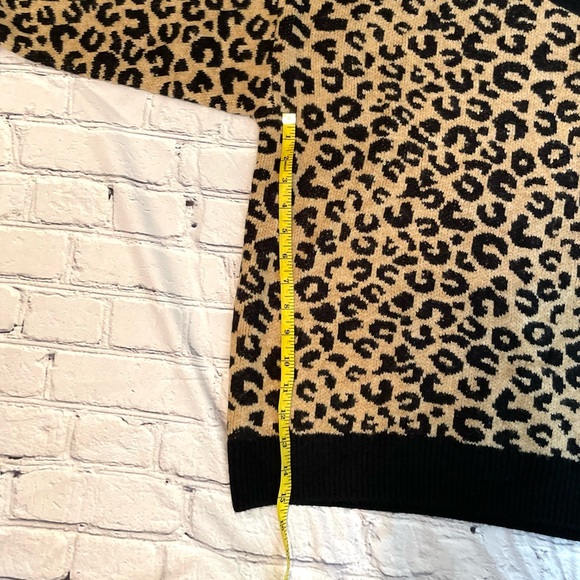 Vince  Camuto animal print sweater NWT - Picture 4 of 6